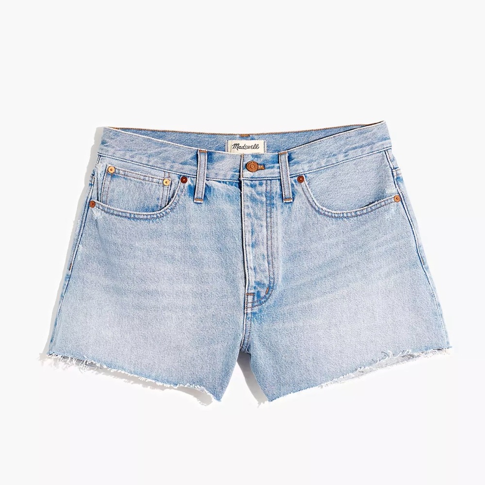 Curvy Relaxed Denim Shorts in Cedarcroft Wash